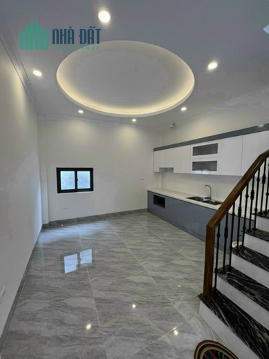 Bán nhà phố Nguyễn Văn Cừ, Ô tô, Gần phố, 35 m2, 5T, nhĩnh 3 tỷ