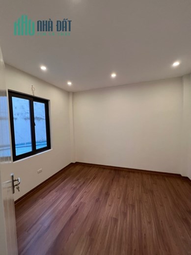 Bán nhà phố Nguyễn Văn Cừ, Ô tô, Gần phố, 35 m2, 5T, nhĩnh 3 tỷ