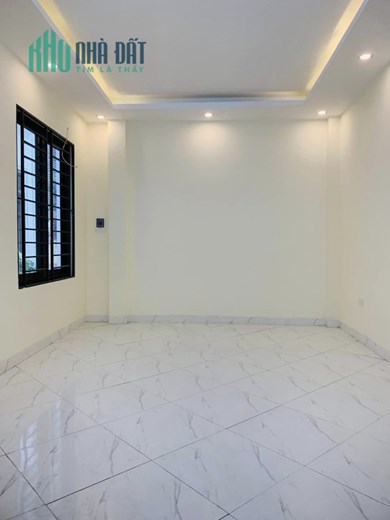 CHÍNH CHỦ BÁ-N NHÀ NGỌC HÀ - HÀNG HIẾM, 5T MỚI CỨNG ,GẦN Ô TÔ. CẠNH HỒ ĐIỀU HOÀ.