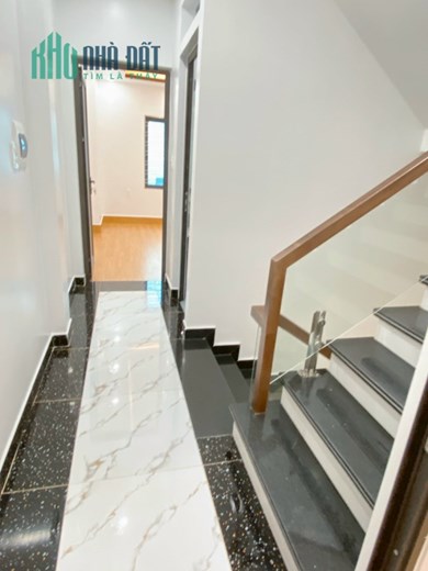 Nhà giá tốt 4 tầng mới xây độc lập chỉ cách tuyến đường Hồ Sen mới 30m giá 3tỷ720 có thỏa thuận