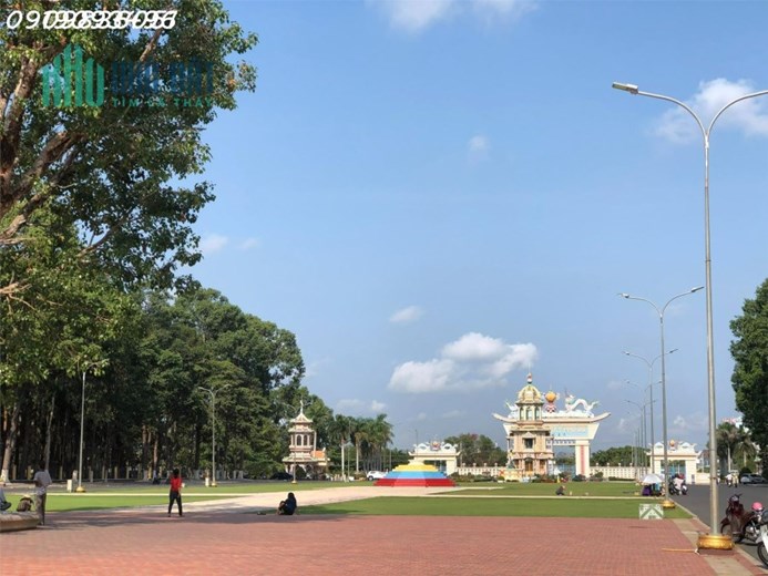Quá đổi khó khăn hết cách xoay sở bán đất trả nợ