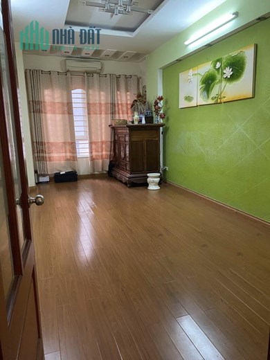 Cho thuê nhà nguyên căn 30 m2, 5T, 3N, 13.5 triệu, Văn Cao, Ba Đình.