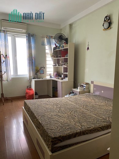 Cho thuê nhà nguyên căn 30 m2, 5T, 3N, 13.5 triệu, Văn Cao, Ba Đình.