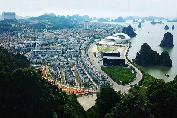 CẦN BÁN 02 CĂN BIỆT THỰ  SiÊU ĐẸP TẠI KĐT MON BAY, CỘT 3, HẠ LONG