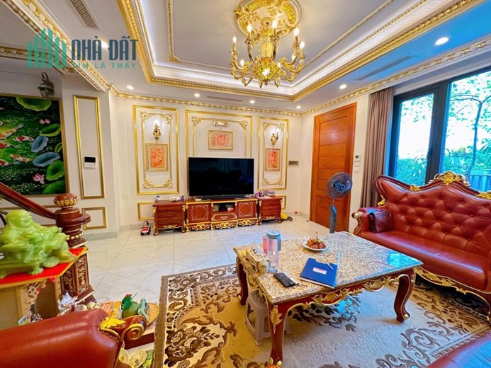 HIẾM Bán GẤP biệt thự gần Hồ Tây, nội thất và không gian sống thượng lưu, tinh tế