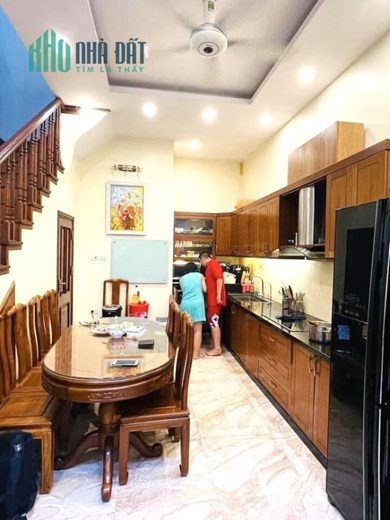 Nhà bán gần Yên Lạc, đẹp rực rỡ, ngõ thông gần ô tô, DT45m2, giá 3.9 tỷ.