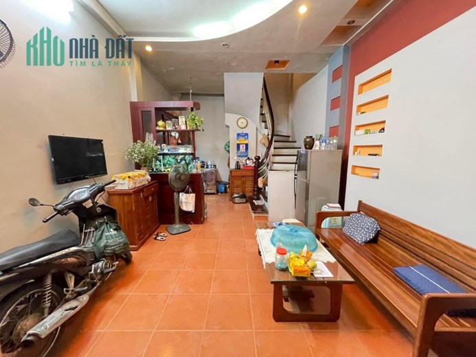Bán nhà ngõ 189 Hoàng Hoa Thám,lô góc siêu thoáng,10m ra ô tô,33m2, 5tầng,mt:4m.