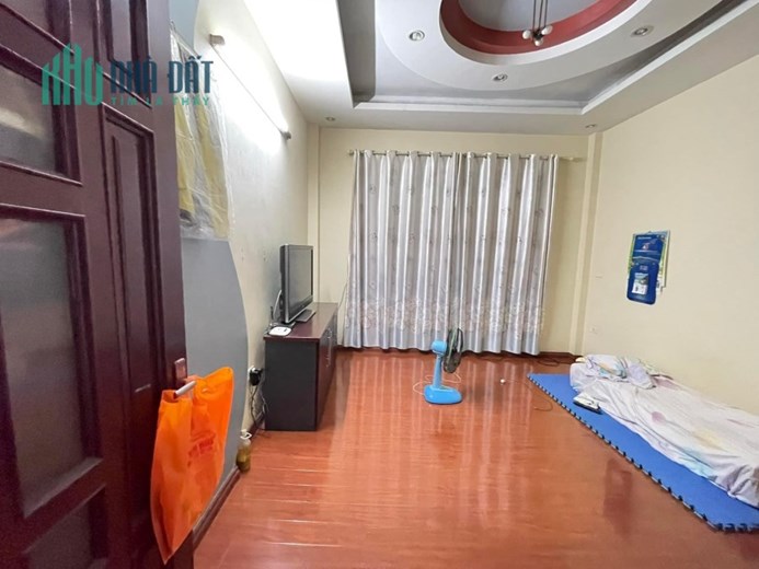 Bán nhà ngõ 189 Hoàng Hoa Thám,lô góc siêu thoáng,10m ra ô tô,33m2, 5tầng,mt:4m.