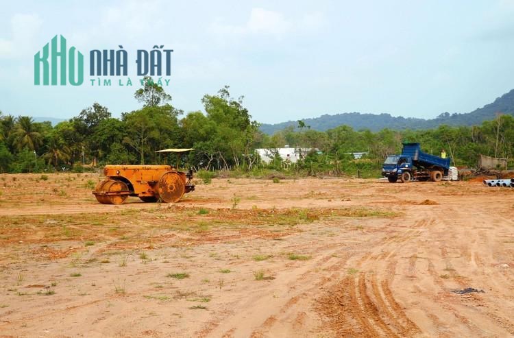 Bán đất đi nước ngoài định cư,diện tích 1500m2, giá bán 15 tỷ, hoa hồng 2%, Liên Hệ A Khanh: