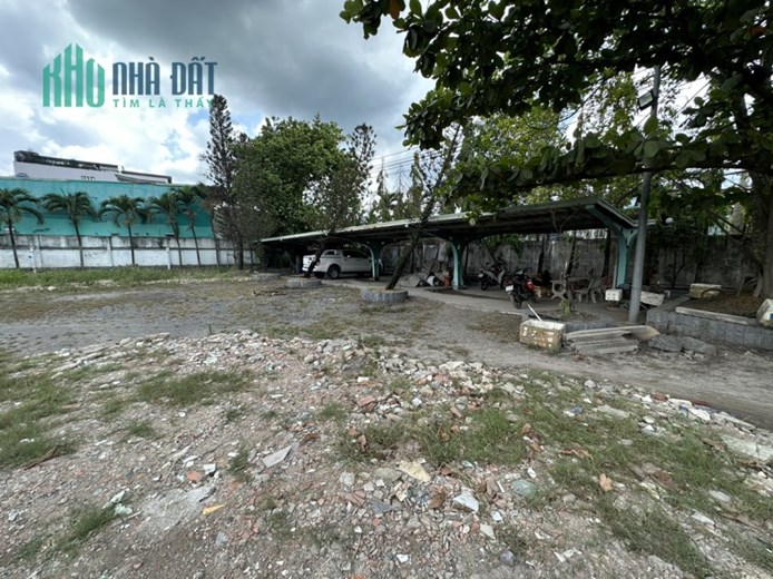 Cho thuê 20.000m2 bãi đậu xe ở Bình Chánh, HCM. Gần KCN Lê Minh Xuân