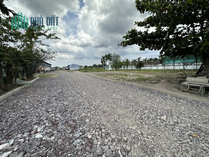 Cho thuê 20.000m2 bãi đậu xe ở Bình Chánh, HCM. Gần KCN Lê Minh Xuân