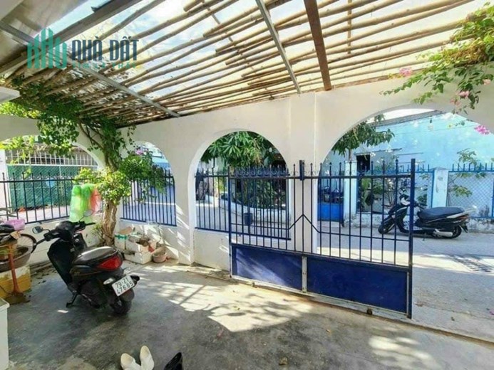 Bán nhà đẹp căn góc DIỆN TÍCH 120m2 HẺM 2/4 Vĩnh Hải, Nha Trang.