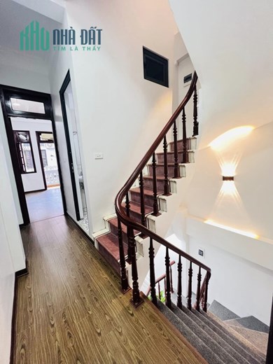 Bán nhà mới đẹp khu dân trí cao Đê La Thành Đống Đa 56m 4 tầng 5.2 tỷ