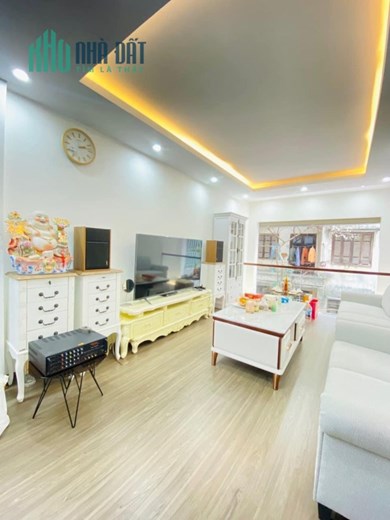 Bán nhà phố Láng Đống Đa xây mới 6 tầng thang máy 40m2 mt3.5m chỉ 5.4 tỷ
