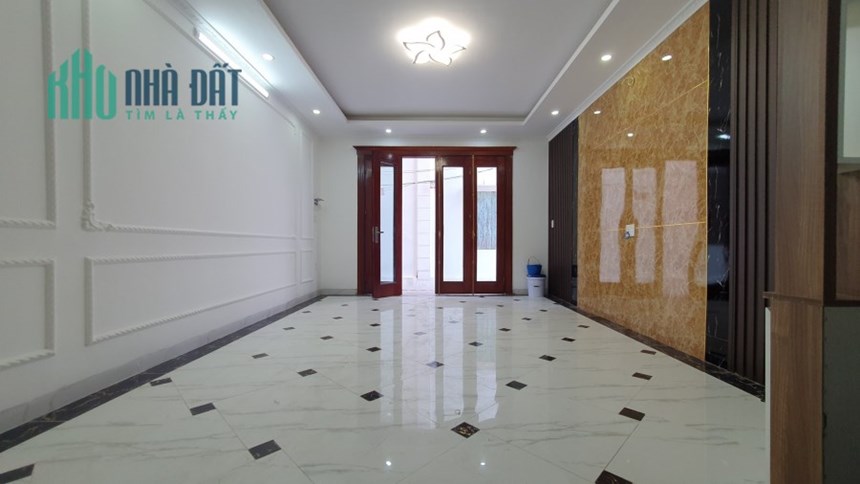 Nhỉnh 4 tỷ ô tô, nội thất VIP, Thạch Bàn, dt 45mx6t, thang máy, mt 4.5m