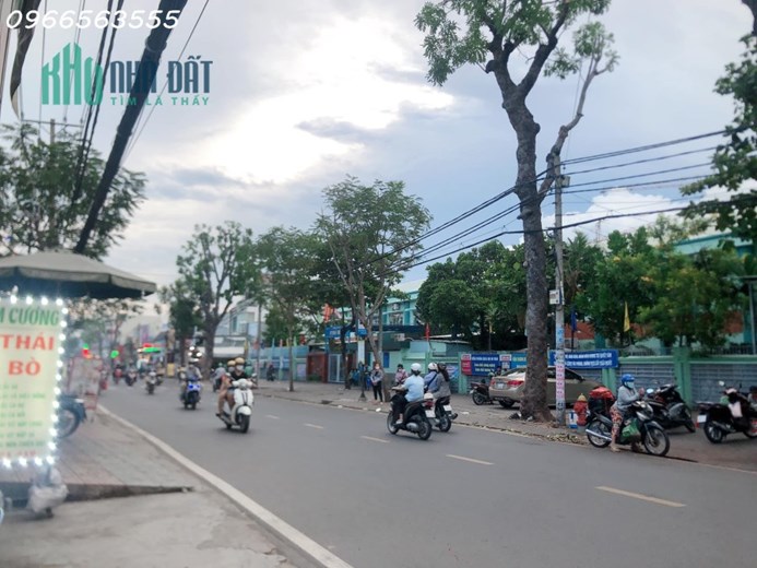CẦN BÁN GẤP PHẠM HỮU LẦU- NGANG 4M, DÀI 17M , 3 LẦU , GIÁ NHỈNH 4 TỶ