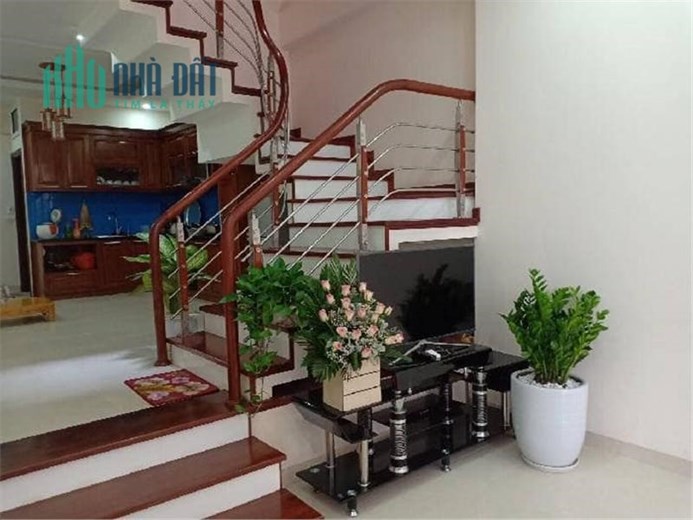 Nhà Bồ Đề Ô tô đỗ sát cửa, 40m ra Phố Nguyễn Văn Cừ, cách cầu Chương Dương chỉ tầm 150m. Diện tích