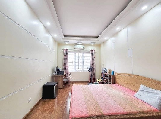 TRUNG TÂM QUẬN CẦU GIẤY – DÂN TRÍ CAO – ANH NINH TỐT, Ô TÔ ĐỖ CỔNG – 5T, NHỈNH 5 TỶ