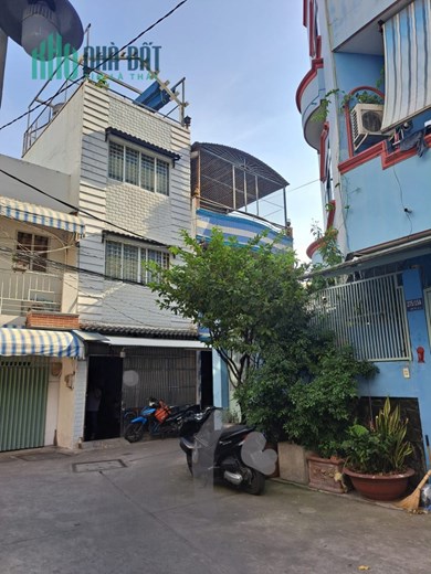 NHÀ ĐẸP VÔ Ở LIỀN -XE HƠI ĐỖ CỬA