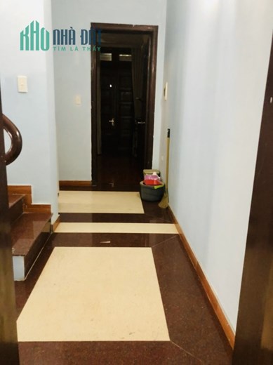 Bán nhà  đường Lạc Long Quân 71m2 4 tầng mặt tiền 14 mét giá hơn 9 tỷ.