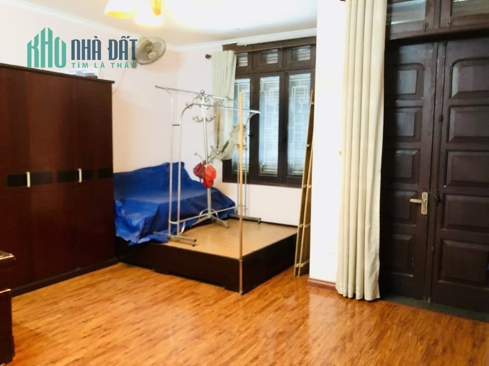Bán nhà  đường Lạc Long Quân 71m2 4 tầng mặt tiền 14 mét giá hơn 9 tỷ.