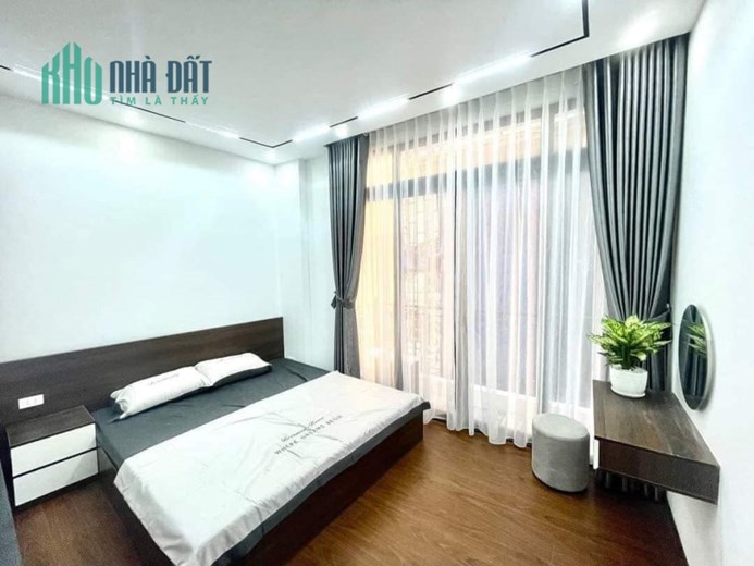 Bán nhà lô góc, 3 mặt thoáng phố Yên Hoà,Cầu Giấy 43m2 x 4Tầng, cách phố 20m, kinh doanh.