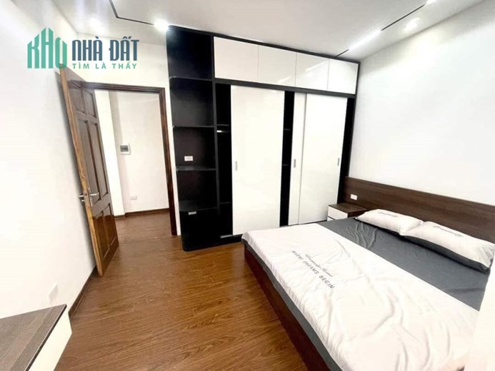 Bán nhà lô góc, 3 mặt thoáng phố Yên Hoà,Cầu Giấy 43m2 x 4Tầng, cách phố 20m, kinh doanh.