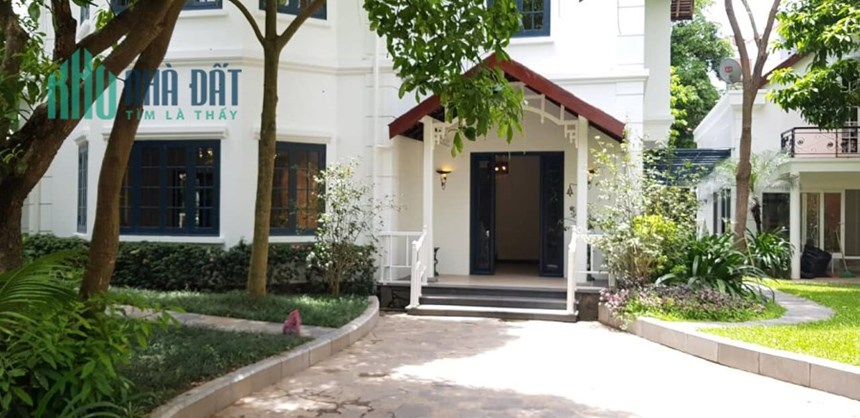 BÁN GẤP BIỆT THỰ DIỆN TÍCH  1240M2, XÂY 3 TẦNG,  3 MẶT TIỀN RỘNG 40M GIÁ CHÀO 180 TỶ 100% THỔ CƯ