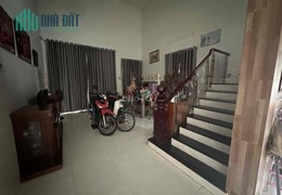 CHÍNH CHỦ CẦN BÁN NHÀ HẺM XE TẢI NGAY NGÃ 3 MẶT TIỀN HẺM THÔNG