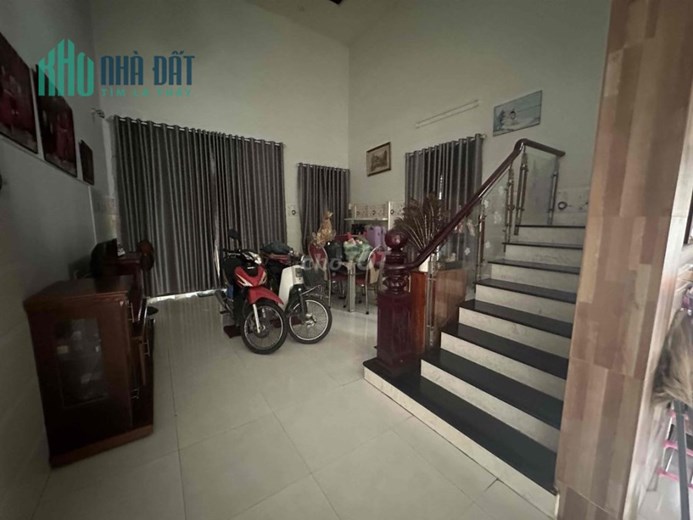 CHÍNH CHỦ CẦN BÁN NHÀ HẺM XE TẢI NGAY NGÃ 3 MẶT TIỀN HẺM THÔNG