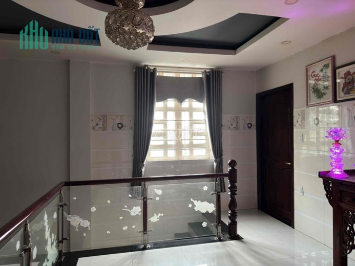 CHÍNH CHỦ CẦN BÁN NHÀ HẺM XE TẢI NGAY NGÃ 3 MẶT TIỀN HẺM THÔNG