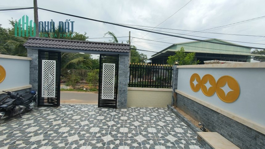 Bán Nhà Mái Thái Gần Chùa Toà Thánh - Tận Hưởng Sự Thanh Bình Và Linh Thiêng