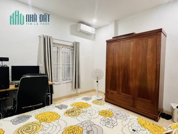HIỀM -Chỉ 2,8 tỷ Nhà phố Cự Lộc, dt 24M2 x5T, mặt tiền 4,5 M, thoáng, gần phố