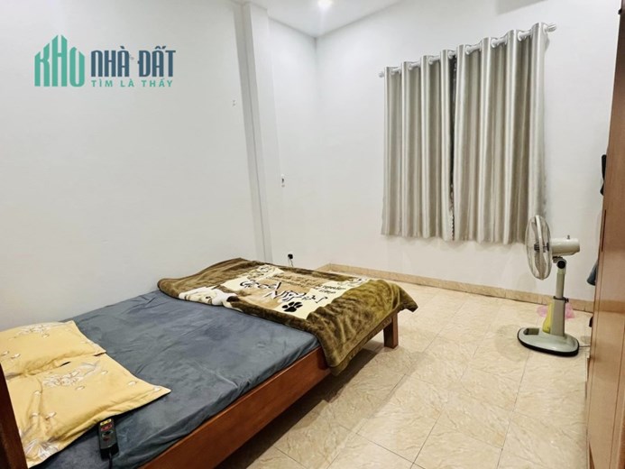 HIỀM -Chỉ 2,8 tỷ Nhà phố Cự Lộc, dt 24M2 x5T, mặt tiền 4,5 M, thoáng, gần phố