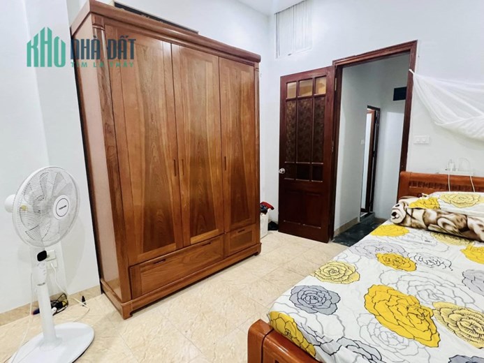 HIỀM -Chỉ 2,8 tỷ Nhà phố Cự Lộc, dt 24M2 x5T, mặt tiền 4,5 M, thoáng, gần phố