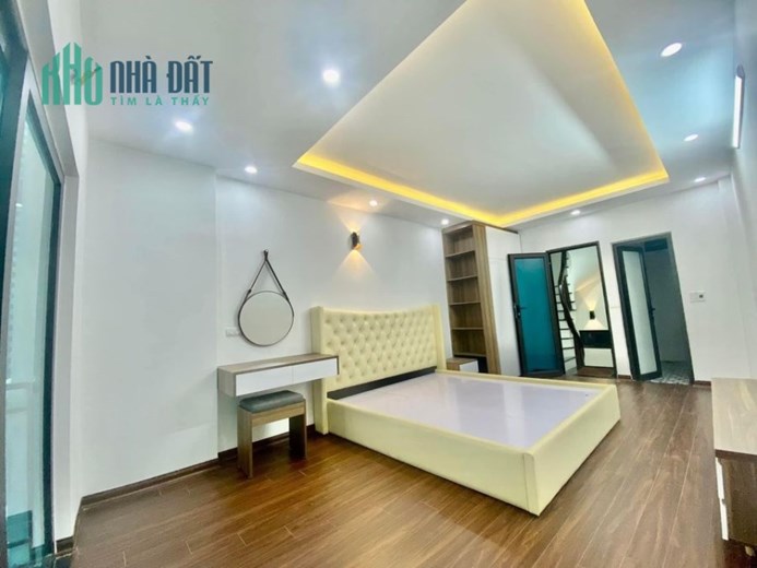 Bán nhà phố Trương Định, 33m x 5 tầng, chủ mua nhà to hơn nên bán , 3 tỷ 300