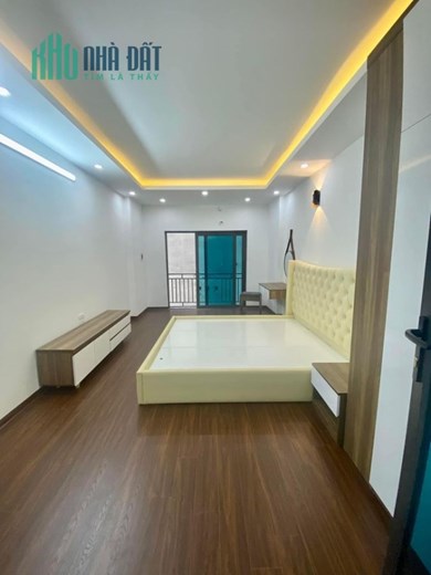 Bán nhà phố Trương Định, 33m x 5 tầng, chủ mua nhà to hơn nên bán , 3 tỷ 300