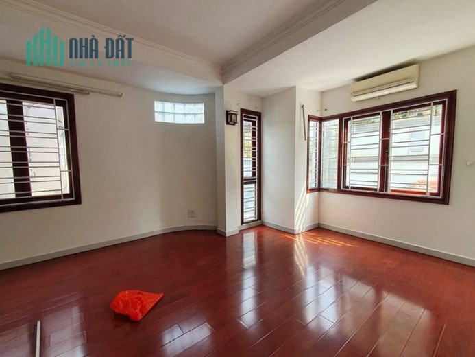 Bán nhà phố Trương Định, 30m x 5 , ngõ 3 gác tránh SH, 3 tỷ 300