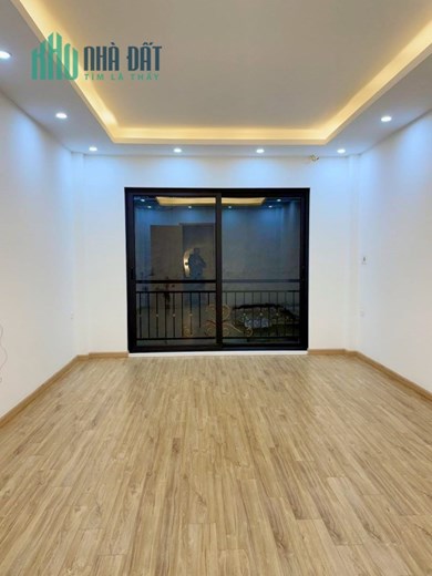 NHÀ ĐẸP NGÕ 221 PHỐ TÔN ĐỨC THẮNG PHƯỜNG HÀNG BỘT QUẬN ĐỐNG ĐA DT:45M2 5 TẦNG 3 NGỦ MT:4M THIẾT KẾ