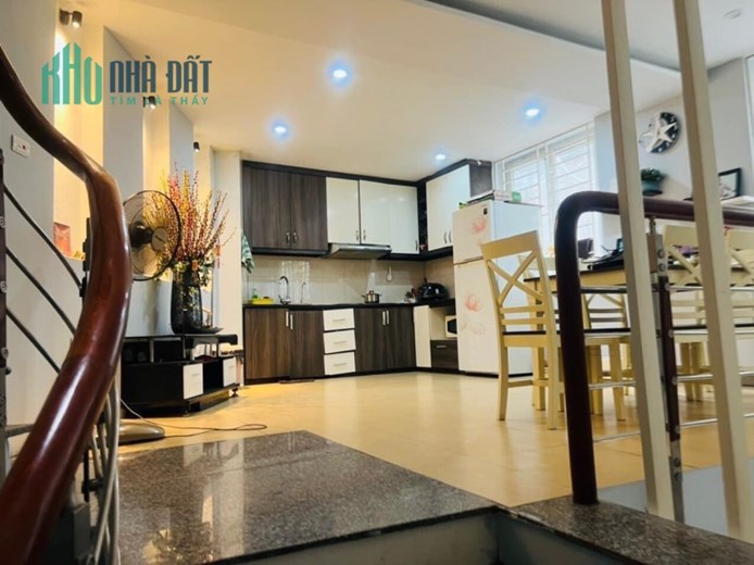 Bán nhà đẹp dân trí cao Trường Chinh Thanh Xuân 36mx6 tầng 5m ra phố 5.5 tỷ