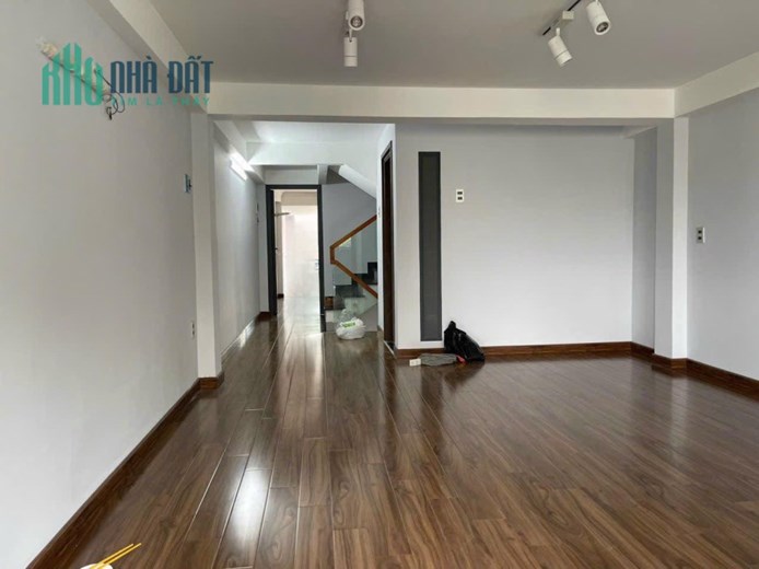 Bán nhà mặt tiền Trường Chinh Quận 12 DT 80m2 ngang 4m xây 4 tầng BTCT đẹp 13.9 tỷ TL