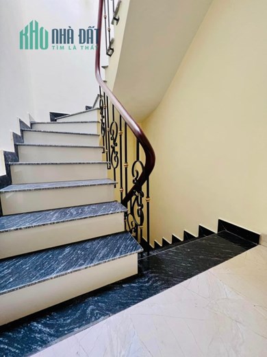 Bán căn nhà 68m2 phố Âu Cơ, Tây Hồ Dân xây 5 phòng ngủ 2 Ô tô tránh 20m 5.2 Tỷ