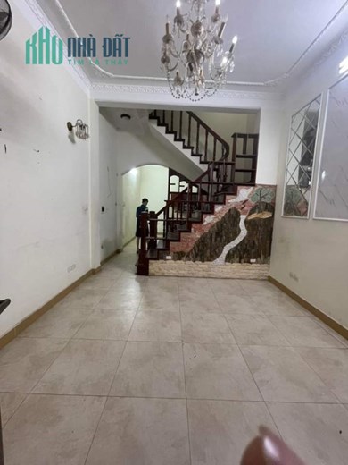 Cho thuê nhà nguyên căn Hoàng Quốc Việt 45m2, 4T, mt4.5m, 4 ngủ, đủ nội thất, 13 tr.