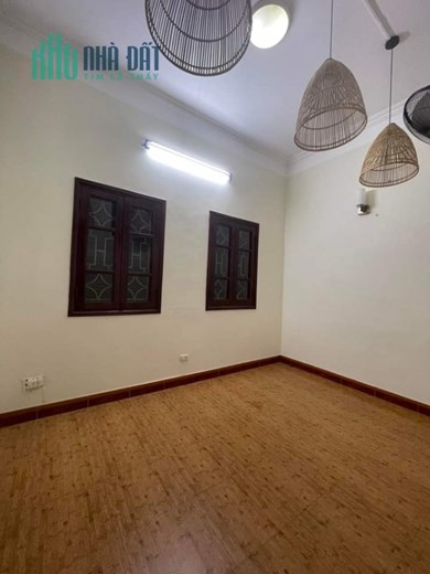 Cho thuê nhà nguyên căn Hoàng Quốc Việt 45m2, 4T, mt4.5m, 4 ngủ, đủ nội thất, 13 tr.