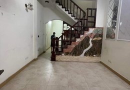 Cho thuê nhà nguyên căn Hoàng Quốc Việt 45m2, 4T, mt4.5m, 4 ngủ, đủ nội thất, 13 tr.