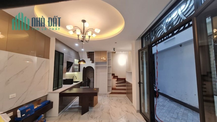 Bán nhà ngõ chợ Ngọc Thuỵ, oto đỗ cửa, tặng nội thất, ở luôn, chỉ 3 tỷ 7 thương lượng. LH: