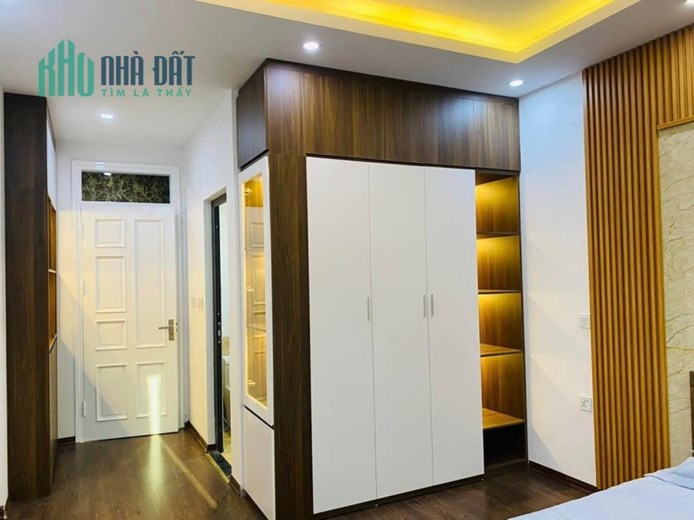 Bán căn nhà 48m2 phố Âu Cơ, Tây Hồ Chủ tự xây 6 phòng ngủ Ngõ 2 Ô tô tránh 10m 5.1 Tỷ