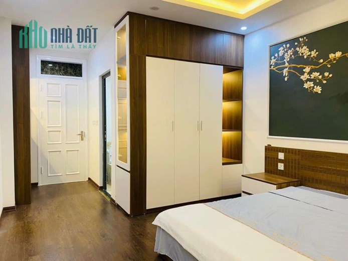 Bán căn nhà 45m2 phố Âu Cơ, Tây Hồ Dân xây 6 phòng Ngõ 2 Ô tô tránh 10m 5 Tỷ