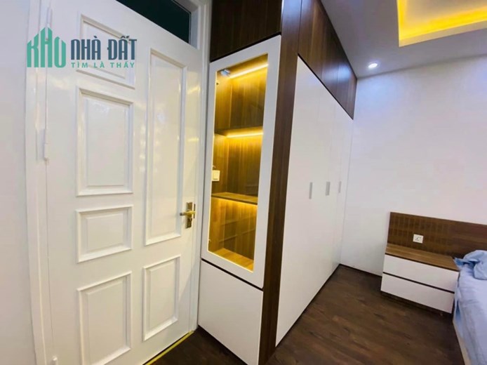 Bán ngôi nhà 46m2 phố Âu Cơ, Tây Hồ Dân xây 6 phòng 10m 2 Ô tô tránh 5.1 Tỷ