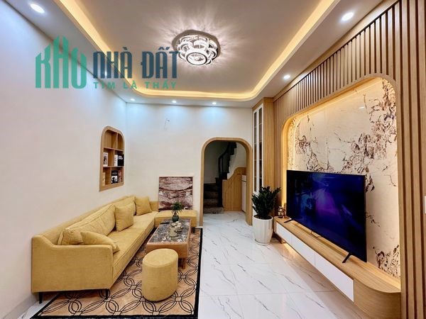 NHÀ ĐẸP PHỐ LÒ ĐÚC 30M RA MẶT PHỐ DT:33M2 4 TẦNG MT:4.3M 3 PHÒNG NGỦ + FUN NỘI THẤT KHÁCH VỀ Ở LUÔN